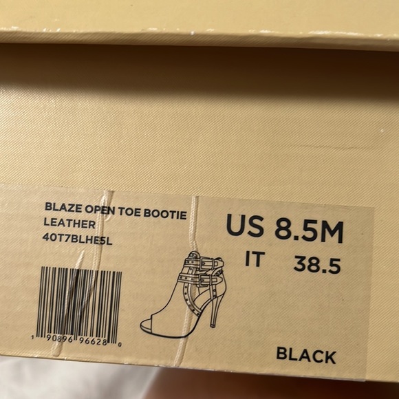 Beautiful Michael Kors open toe booties - Picture 8 of 8